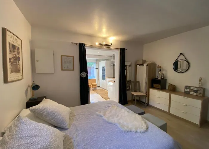 Agreable Proche Sttropez Piscine Et Tennis Appartement Gassin